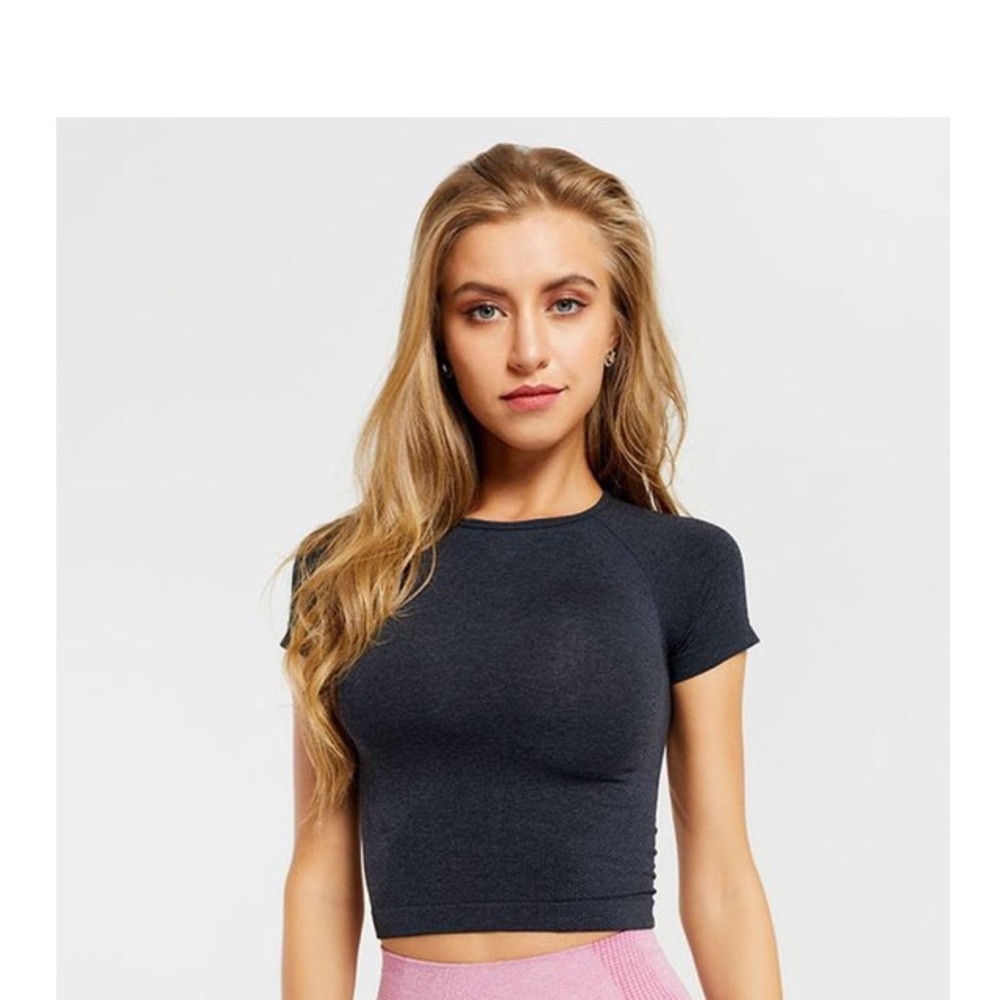 NWOT Astoria Activewear Crop T-Shirt